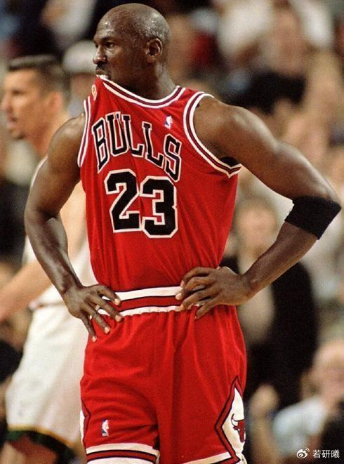 华体会官方网站-乔丹：我连续11场30+，科比：我连续16场30+，他：麻烦让一让|科比·布莱恩特|凯文·杜兰特|俄克拉荷马雷霆队|奥兰多魔术队|迈克尔·乔丹_新浪体育_新浪新闻