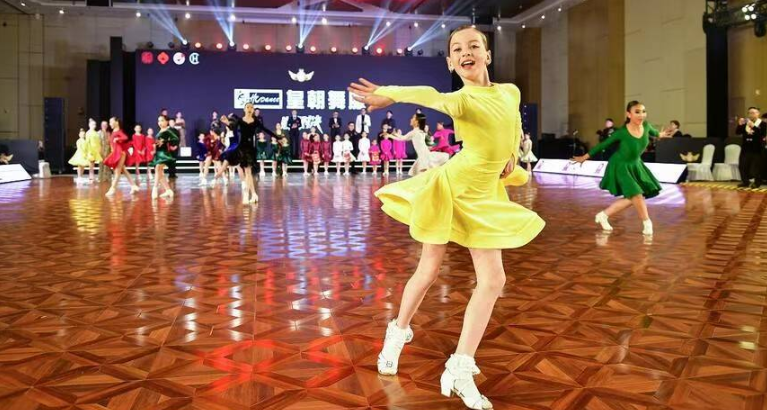 华体会官方网站-“和平杯”第十五届青少年国际标准舞锦标赛在天津落幕